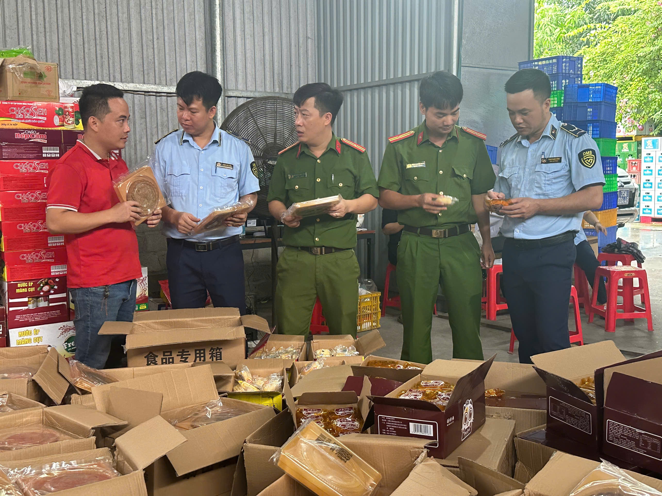 Buộc tiêu huỷ 3.332 chiếc bánh trung thu các loại không rõ nguồn gốc, xuất xứ